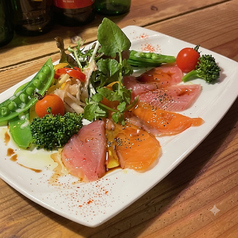 鮮魚のカルパッチョ燻製醤油仕立て