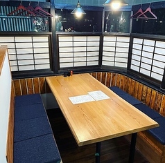 ボックス席もご用意しておりますので、周りを気にせずご宴会を楽しんでいただけます!綺麗な店内なので女子会でのご利用にもおすすめです☆広々と寛げる空間で、絶品の焼鳥とこだわりの日本酒と共に是非楽しいご宴会をお過ごしくださいませ。ご予約お待ちしております!