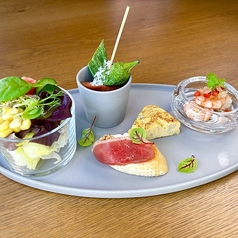 ピンチョスやタパスで楽しむ彩り豊かな夜のひととき
