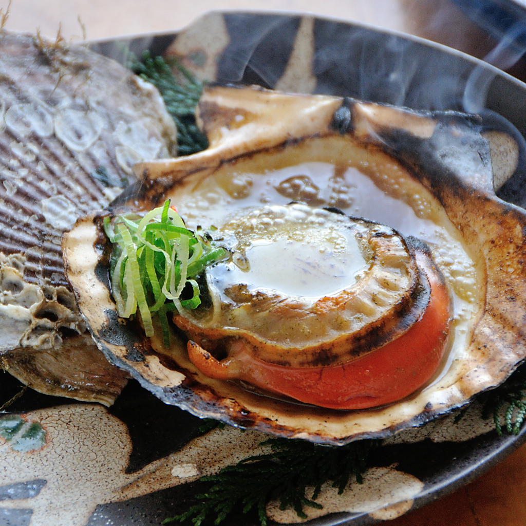 身厚の帆立を炉端で焼きあげ！『帆立バター醤油焼き』　480円(税抜)♪