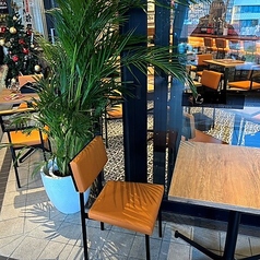 開放的なテラス席でお食事をお楽しみください♪(ソファーもあります)