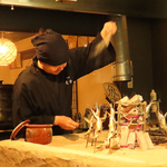 【炉端焼き】直火ではなく遠赤外線でじっくりと焼き上げ、新鮮なお魚をまるまる塩焼きで召し上がれ♪