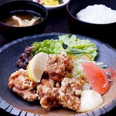 世界最強の若鶏の唐揚げ定食各種（御飯バー付）