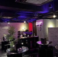 おしゃれでカジュアルな雰囲気の店内は女子会に大人気