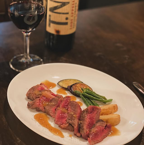 駅近、隠れ家的な洋食バル。趣向を凝らし料理をお酒と一緒に楽しめます。