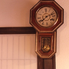 二階座敷の古い掛け時計