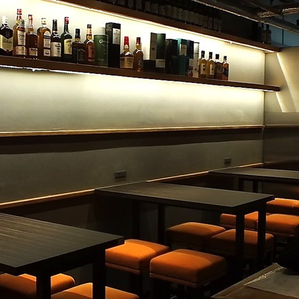 モダンなテーブル席　　-虎ノ門　個室　居酒屋-はテツ虎へお越しください。