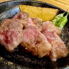 黒毛和牛のステーキ(100g)/1436円