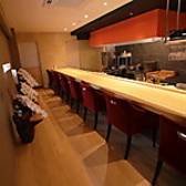 店内は全席完全禁煙となっております。お料理の風味を損なうことなく、すべてのお客様に気持ちよくお食事をお楽しみいただけるよう配慮しております。