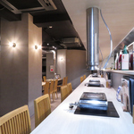 カウンター席はデートに最適◎清潔感のある店内でおおはし自慢のメニューをお楽しみください！