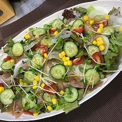 生ハムと生野菜のサラダ