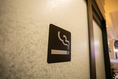 店内でご飲食の方でお煙草をお吸いになられる方は喫煙室をご利用ください。