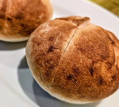 全粒粉入りロールパン
