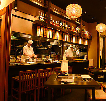 鉄板焼 お好み焼 かしわ 渋谷ヒカリエ店の雰囲気1