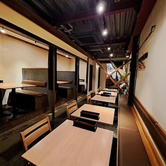 会社の忘年会や歓送迎会、大規模な同窓会などに24名様以上から貸切でのご利用が可能です。広々とした空間を独占し、一体感のあるパーティーや宴会をお楽しみいただけます。お料理やドリンク、利用時間など、ご要望に応じて柔軟に対応させていただきますので、まずはお気軽にご相談ください。