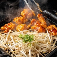 滴る旨みが凝縮した濃厚なタレで味わう絶品麺