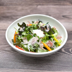 温泉卵と生ハムのシーザーサラダ