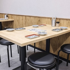 2～4名様用のテーブル席です。つなげて12名様もOK！【名古屋駅/名古屋/名駅/海鮮/焼鳥/居酒屋/昼飲み/飲み放題/単品飲み放題/韓国料理/韓国/ハッピーアワー/鍋/忘年会/新年会/歓迎会/送別会/3時間/喫煙可能】