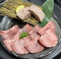 料理メニュー写真 黒毛和牛塩タン (薄切り)