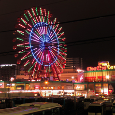 窓から夜景を楽しめる個室もございます。