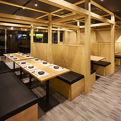 特別な日のお祝いから、気軽な集まりまで幅広く対応可能な席です。ゆったりしたスペースがあり、和の趣を感じる落ち着いた空間で、心地よく過ごせます。旬の料理や選りすぐりのお酒を味わいながら、思い出に残る楽しい時間をお過ごしください。おもてなしの心を大切にし、細やかなサービスで皆さまをお迎えいたします。