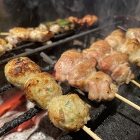 備長炭で焼き上げた店主こだわりの焼鳥、焼き串