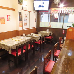 テーブル32席ございます。(4人席×7)