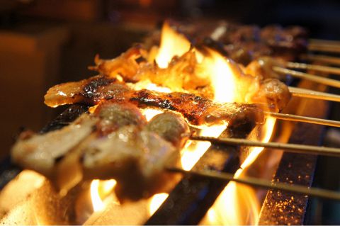 横浜館ビル6Fにある隠れ焼き鳥Bar!!朝まで歌いながら本格仕込みの焼き鳥でParty♪