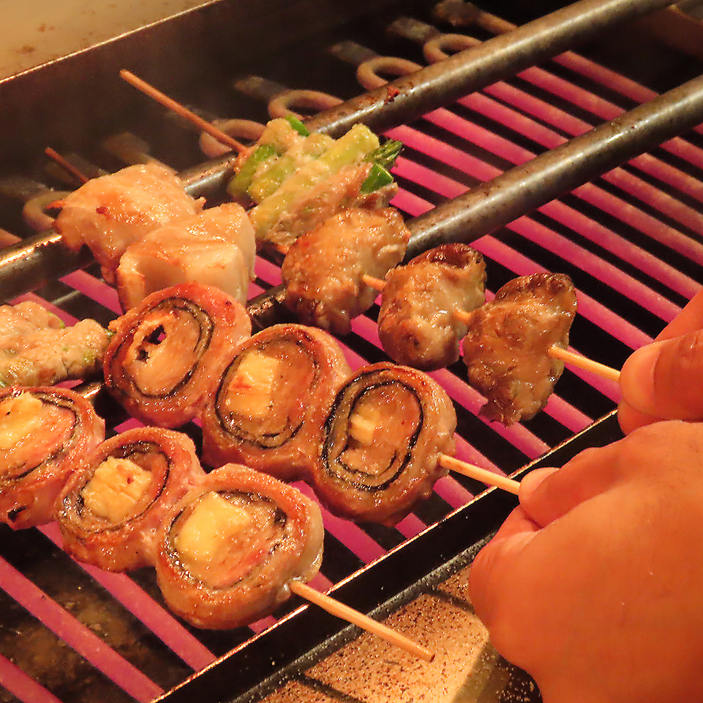 熟練の火加減で素材の旨みを最大限引き出す技が光る！打ちたて・焼きたての串焼きが種類豊富です！