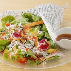 彩り野菜としらすのブーケ風サラダ
