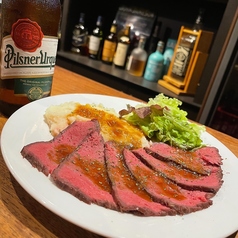 お店で仕込んだ自家製ローストビーフ！の写真