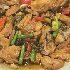 豚ホルモンと高菜漬けの黒酢炒め