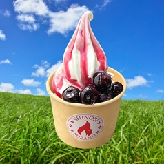 ふらの牛乳ソフトクリーム（はちみつブルーベリー）