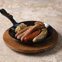 自社オリジナルブランドソーセージ盛合せ