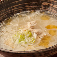 〆には鶏だし素麺が大人気！