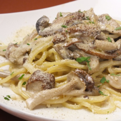 ポルチーニ茸と3種キノコのクリームソース