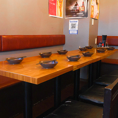 横浜駅2分、和の趣き溢れる店内は大人の為の落ち着いた雰囲気となっております。2名様65名様までご利用可能な個室席は横浜駅での接待や女子会、合コンなど各種宴会に最適なプライベート個室空間♪お得な宴会コースプランも2480円~ご用意。誕生日や記念日にお得なサプライズ特典もご用意しております。創作和食居酒屋