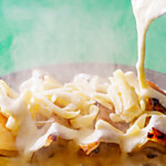 餃子とチーズの相性抜群!鉄板チーズまみれ餃子