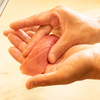 市場直送の極上鮮魚を、職人の技で一貫ずつ丁寧に！