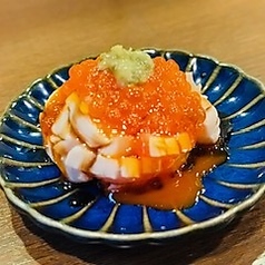 鶏刺しといくらの醤油漬け