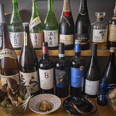 拘りの料理を引き立たせる豊富なお酒ラインナップ