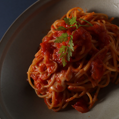 トマトとモッツアレラのガーリックパスタ