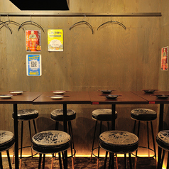 16名様まで座れる大人数席や、2名様用カップルシートなどあり！移動可能なテーブルもあるので、お気軽にお問い合わせください！
