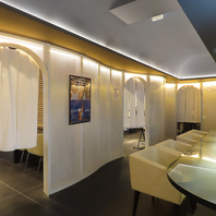 仕切りのある半個室も複数ご用意