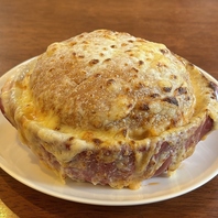 世界の旅人から教わった料理を随時入替えして提供します