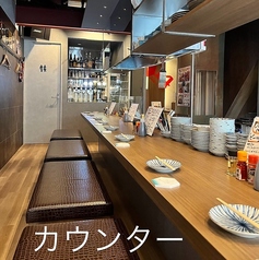 鉄板で目の前で焼き上げるライブ感を楽しめる大人気のカウンター席！お１人様も大歓迎です♪