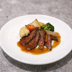 .Bulls ステーキ　黒酢ソース 彩野菜添え