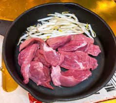 ご飯付350円(税込385円)(100g)!食肉センター直送だから!