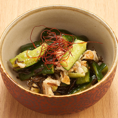 伊達鶏と胡瓜の塩昆布クルミ和え