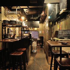 16名様まで座れる大人数席や、2名様用カップルシートなどあり！移動可能なテーブルもあるので、お気軽にお問い合わせください！